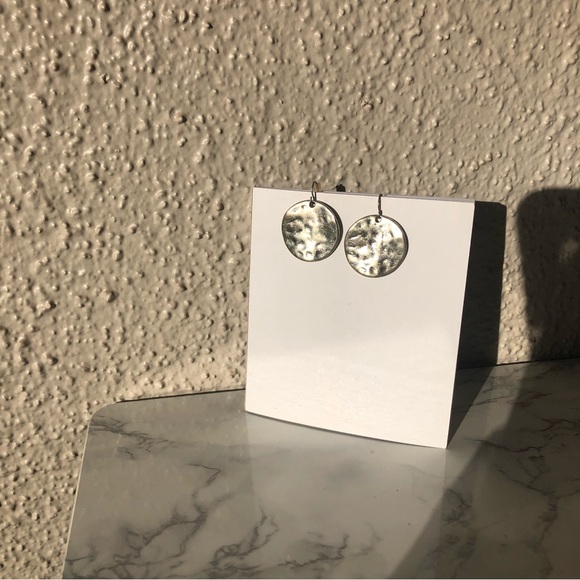 Hammered round Silver color earrings hook post for dangling - Picture 2 of 3